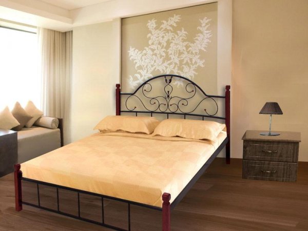 Кровать двухспальная металлическая на деревянных ногах Анжелика 180