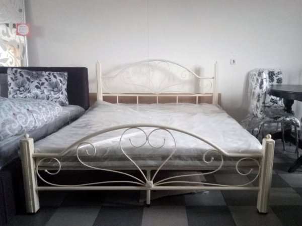 Кровать двухспальная металлическая Джоконда на деревянных ногах 180