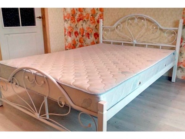 Ліжко двухспальне металеве на дерев'яних ногах Франческа 160 